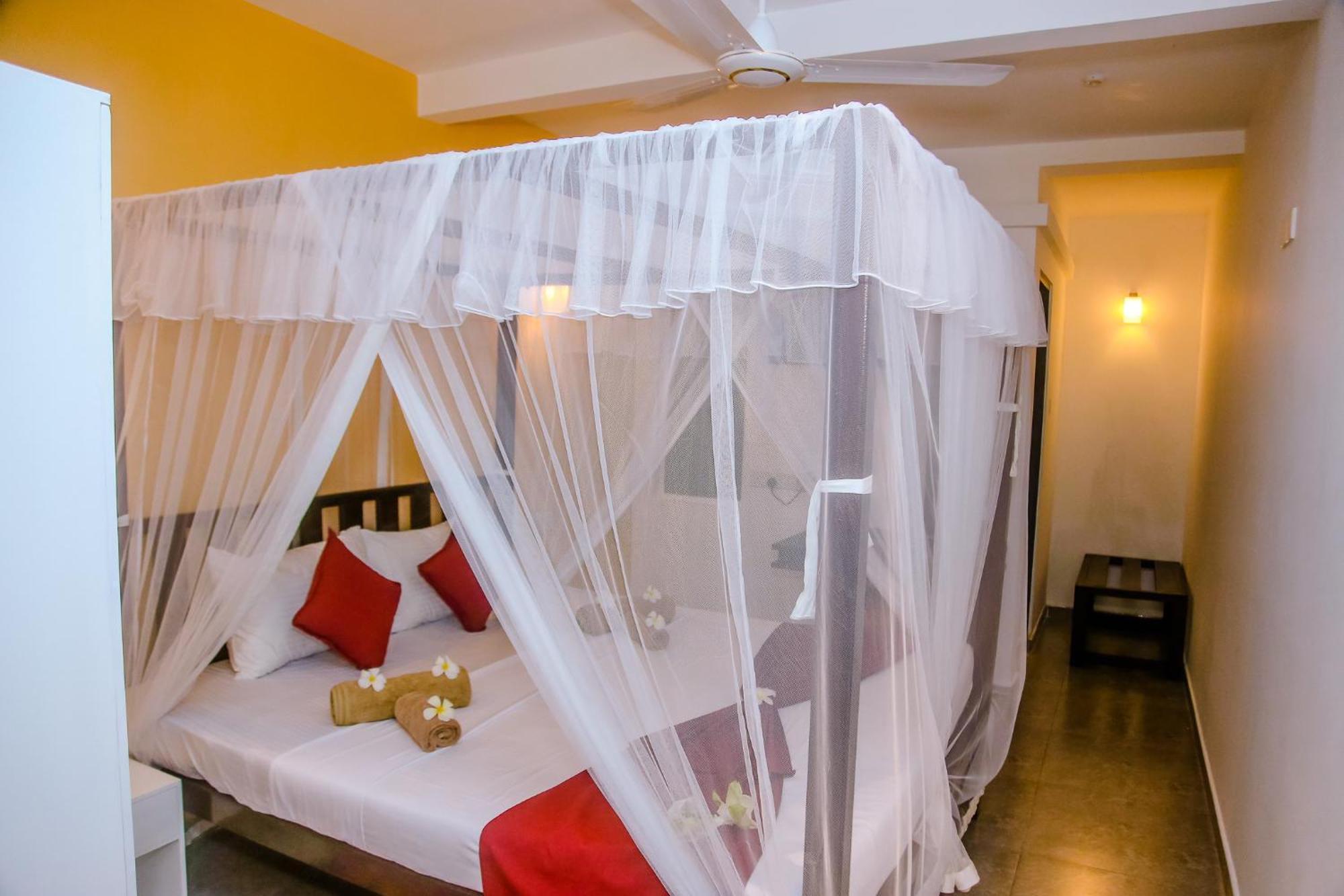 Hotel Anchorage Mirissa Extérieur photo