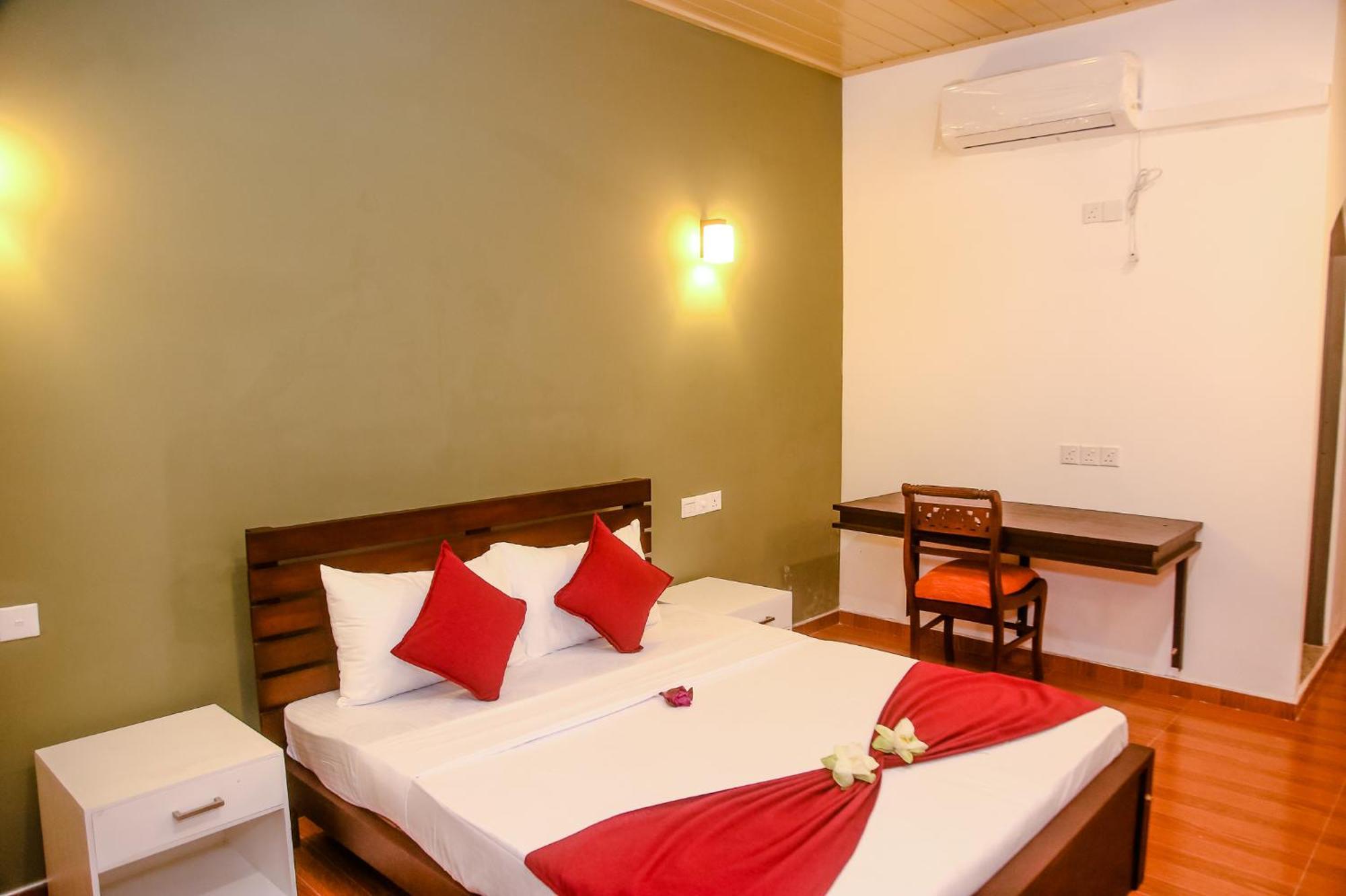 Hotel Anchorage Mirissa Extérieur photo