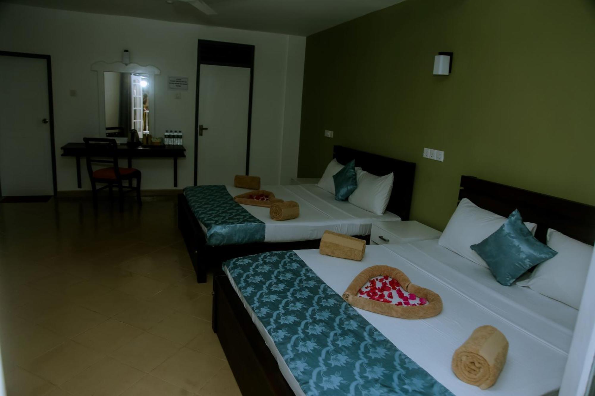 Hotel Anchorage Mirissa Extérieur photo